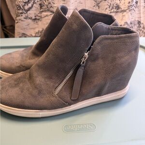 Madden Girl Gray SuedeZipper Bootie Boots Size 91/2